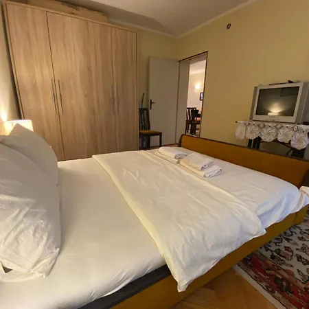 Lalatovic Two Bedroom Apartment *